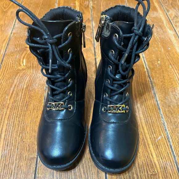 Michael Kors Reggie Size 2 Girls Youth Black Combat Lace Up Boots - Picture 2 of 8